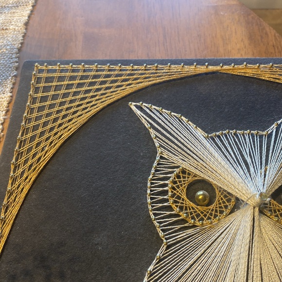 Vintage 1970s string art in excellent condition. Beautifully done in gold/silver - Picture 8 of 9
